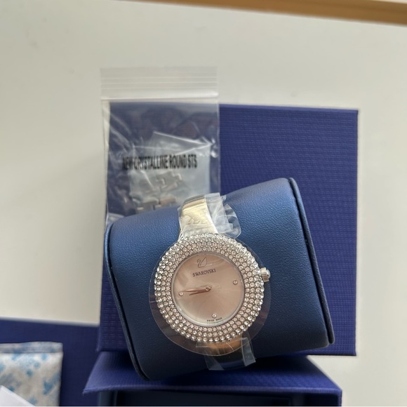 ✨NIB✨Swarovski Crystal Rose Watch - Picture 10 of 13